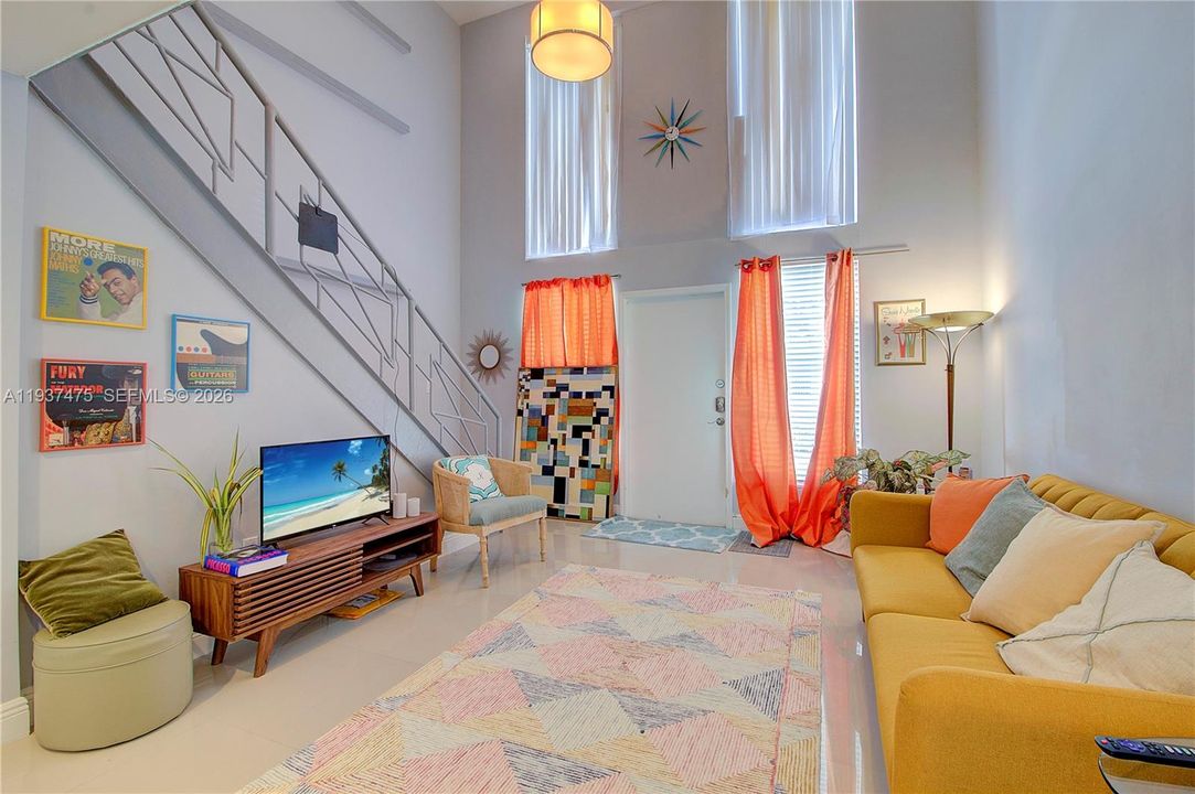 For Rent: $2,300 (1 beds, 1 baths, 740 Square Feet)