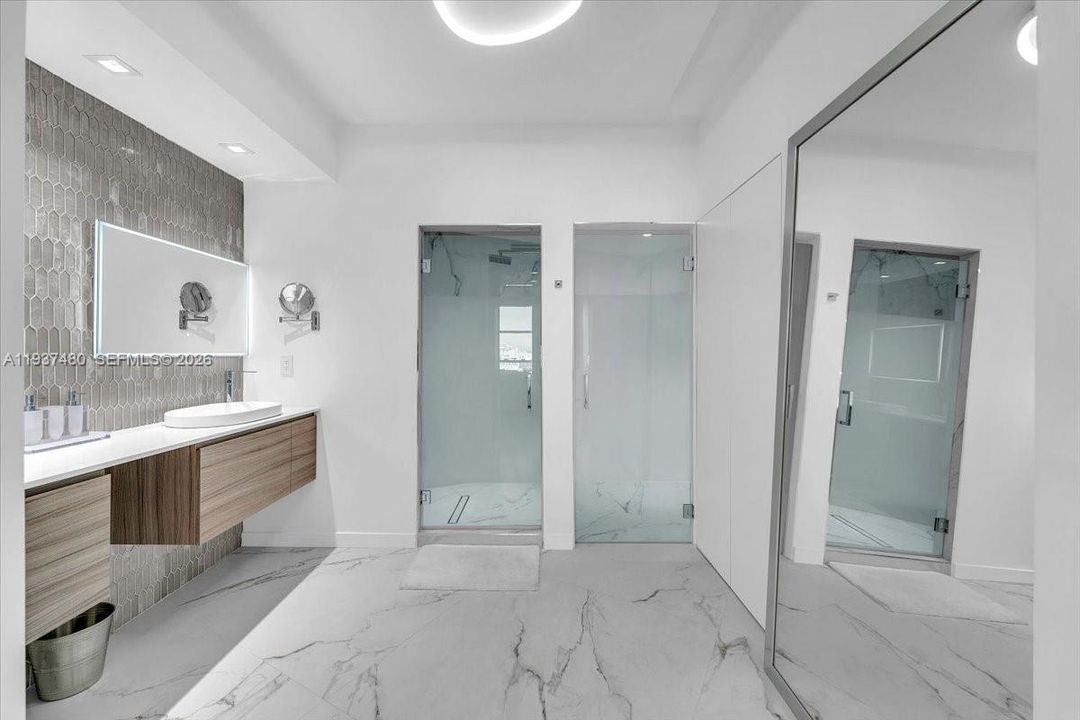 На продажу: $3,250,000 (3 спален, 3 ванн, 2040 Квадратных фут)