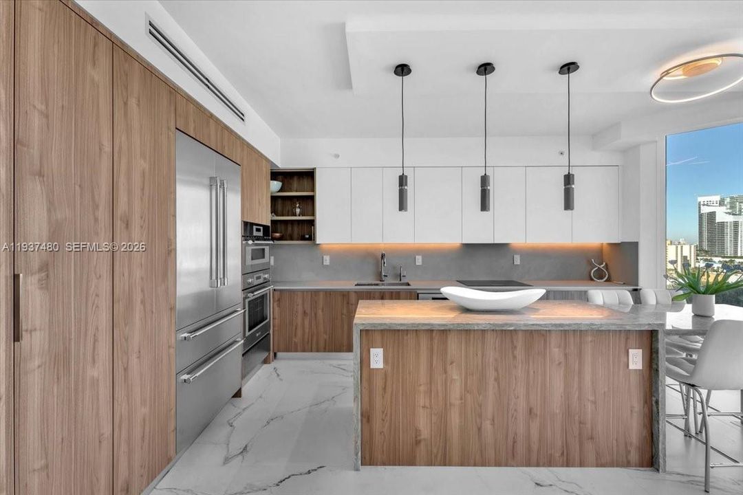 На продажу: $3,250,000 (3 спален, 3 ванн, 2040 Квадратных фут)