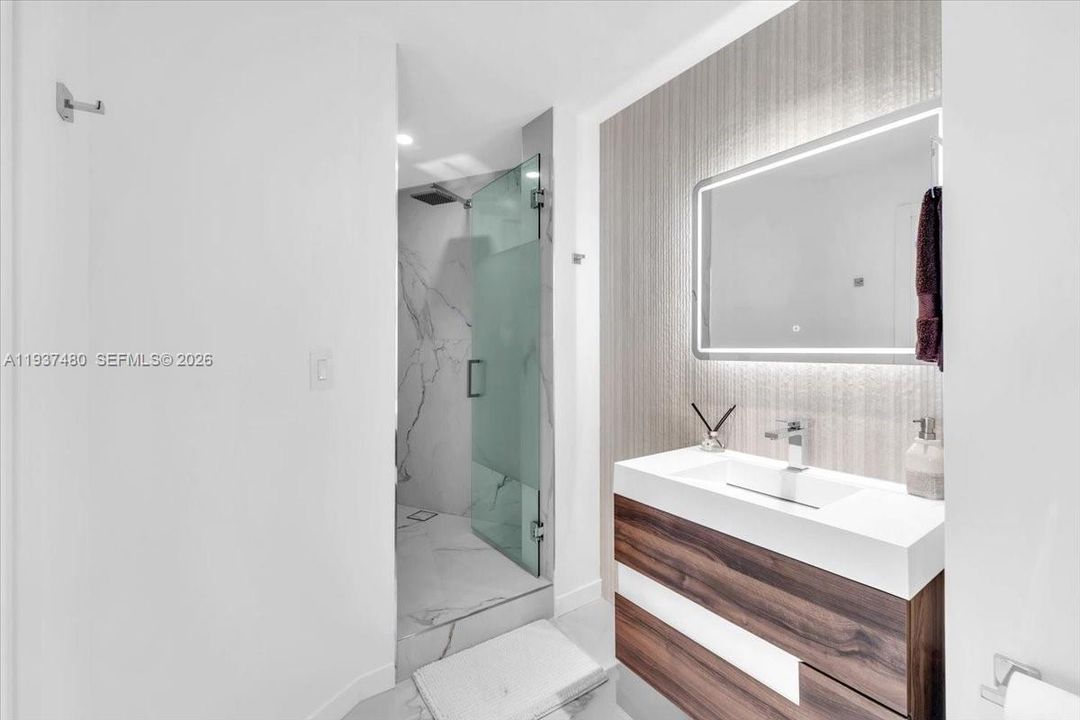 На продажу: $3,250,000 (3 спален, 3 ванн, 2040 Квадратных фут)