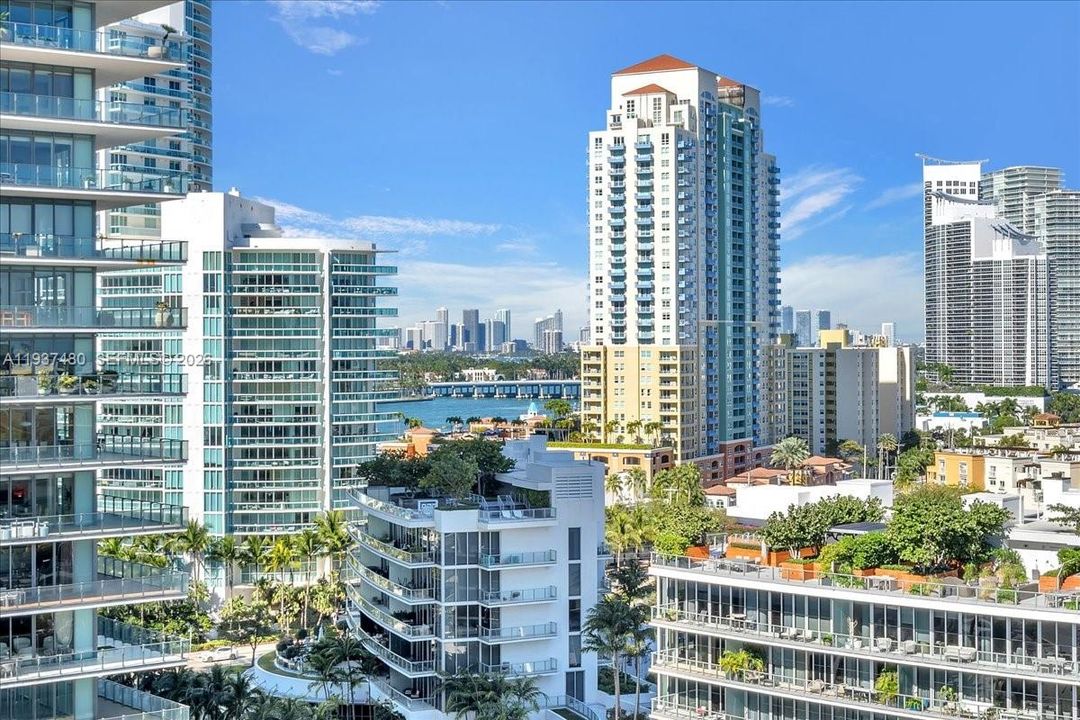 На продажу: $3,250,000 (3 спален, 3 ванн, 2040 Квадратных фут)