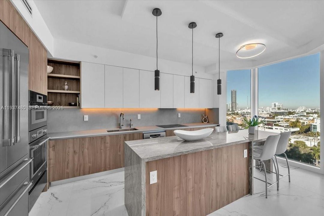 На продажу: $3,250,000 (3 спален, 3 ванн, 2040 Квадратных фут)