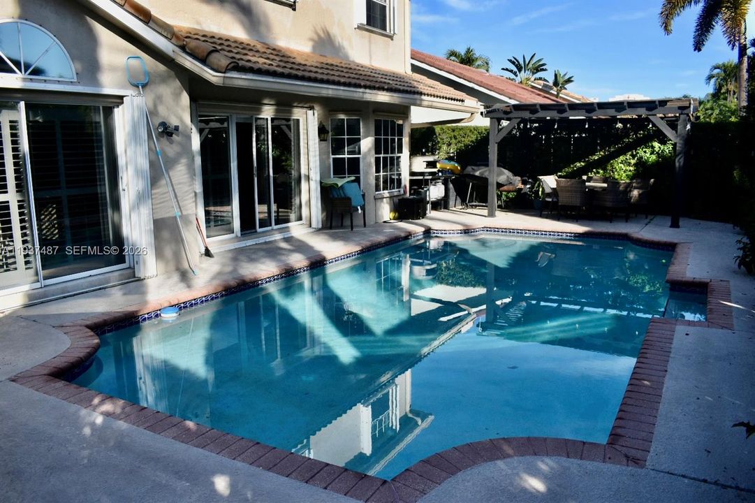 待售: $799,000 (4 贝兹, 2 浴室, 2284 平方英尺)