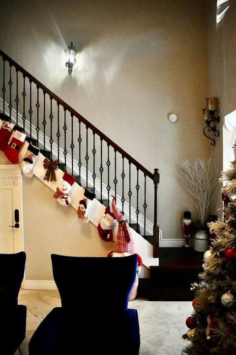 待售: $799,000 (4 贝兹, 2 浴室, 2284 平方英尺)