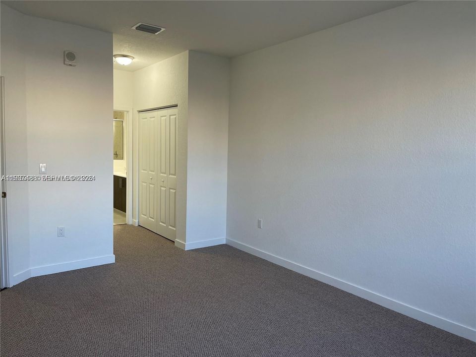 出租: $2,600 (3 贝兹, 2 浴室, 1384 平方英尺)