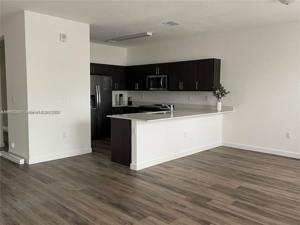 出租: $2,600 (3 贝兹, 2 浴室, 1384 平方英尺)