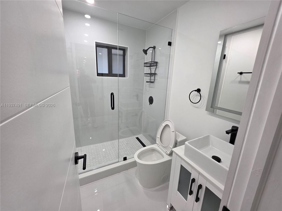 For Rent: $2,500 (2 beds, 1 baths, 800 Square Feet)