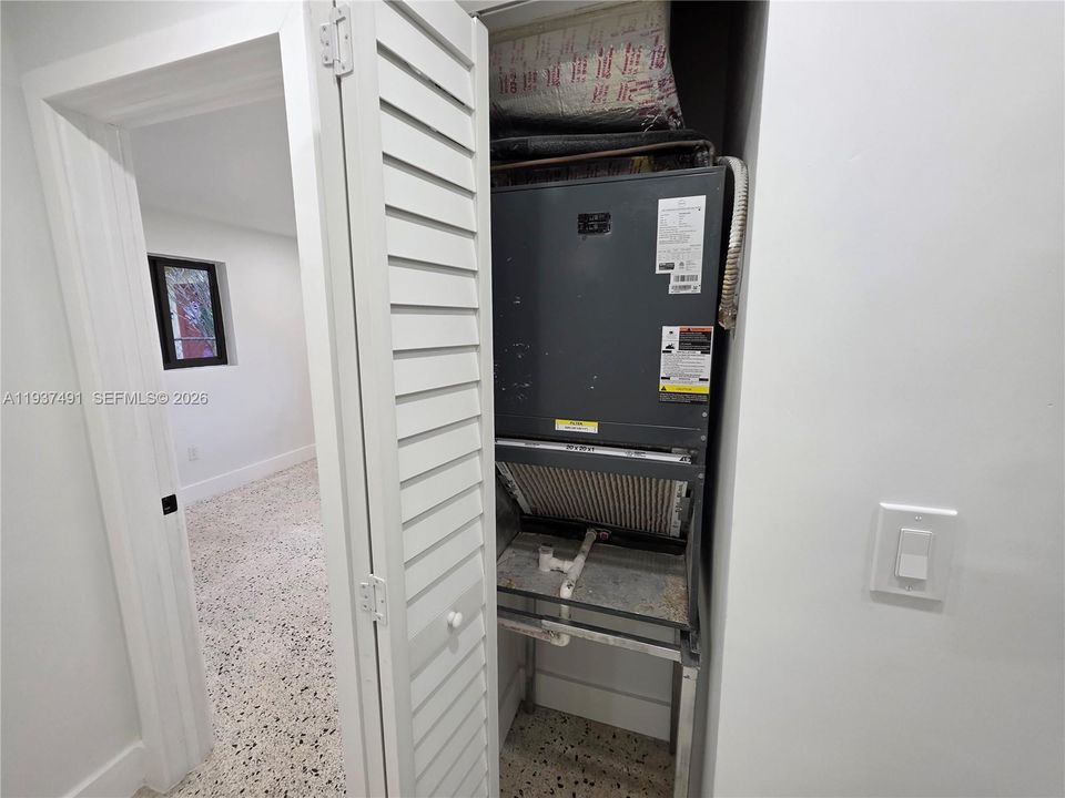 For Rent: $2,500 (2 beds, 1 baths, 800 Square Feet)