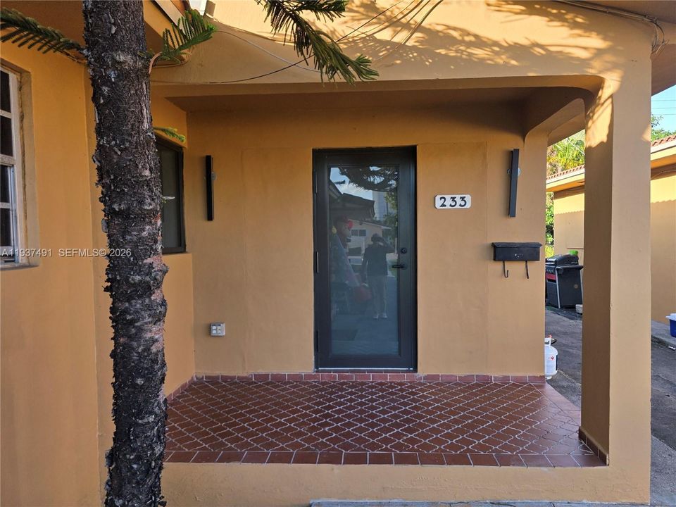 For Rent: $2,500 (2 beds, 1 baths, 800 Square Feet)