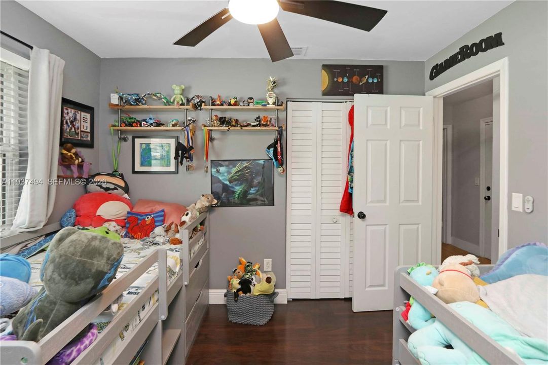 En Venta: $624,900 (3 camas, 2 baños, 1345 Pies cuadrados)