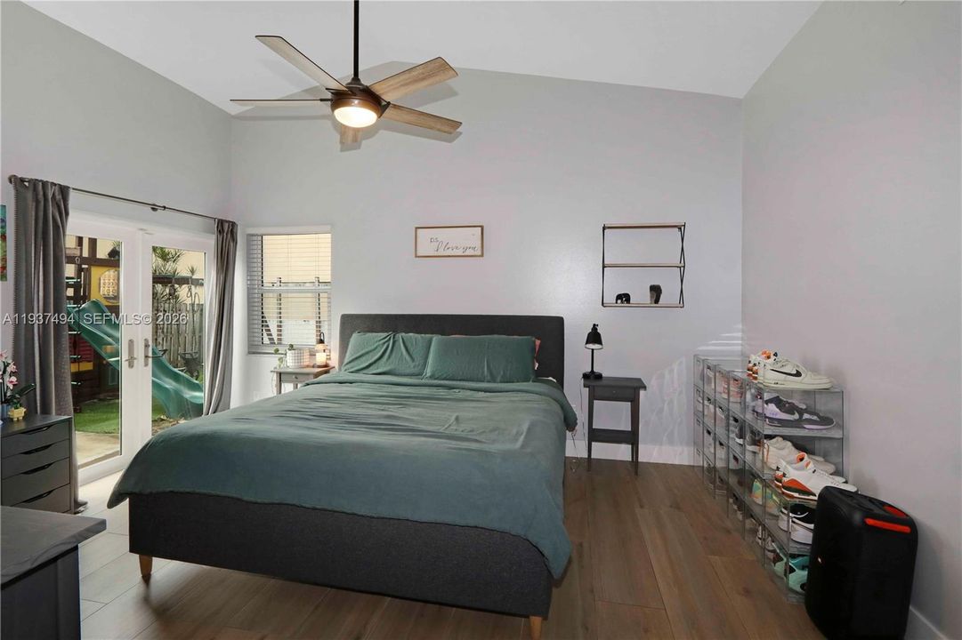 En Venta: $624,900 (3 camas, 2 baños, 1345 Pies cuadrados)