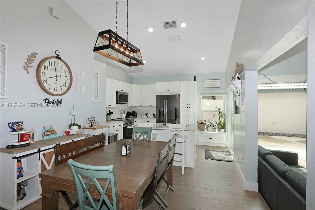 En Venta: $624,900 (3 camas, 2 baños, 1345 Pies cuadrados)