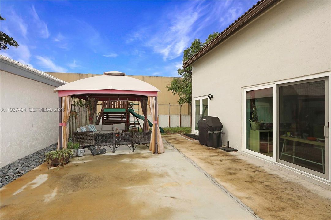 En Venta: $624,900 (3 camas, 2 baños, 1345 Pies cuadrados)