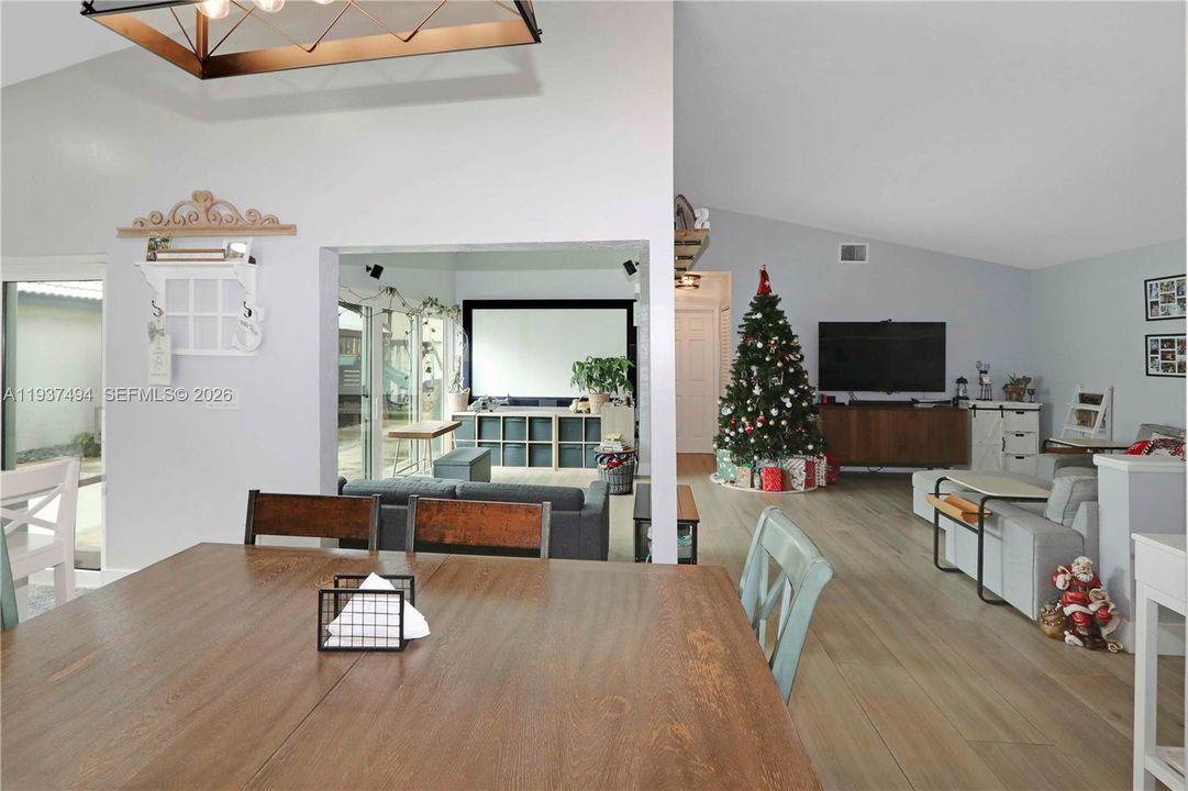 En Venta: $624,900 (3 camas, 2 baños, 1345 Pies cuadrados)