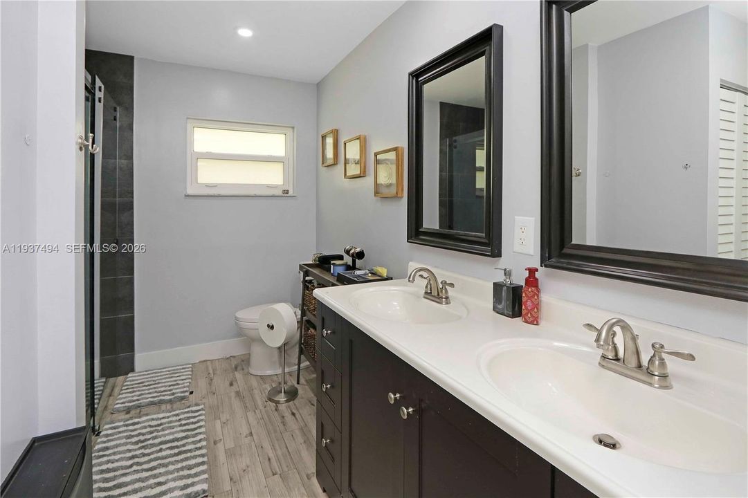 En Venta: $624,900 (3 camas, 2 baños, 1345 Pies cuadrados)