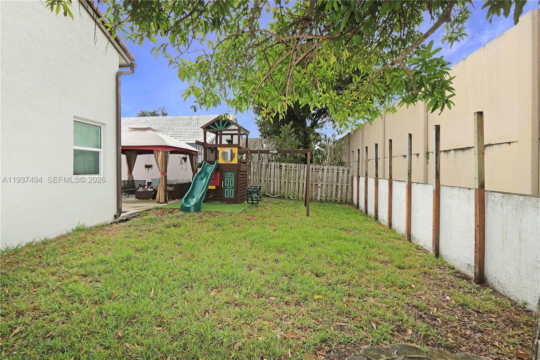 En Venta: $624,900 (3 camas, 2 baños, 1345 Pies cuadrados)