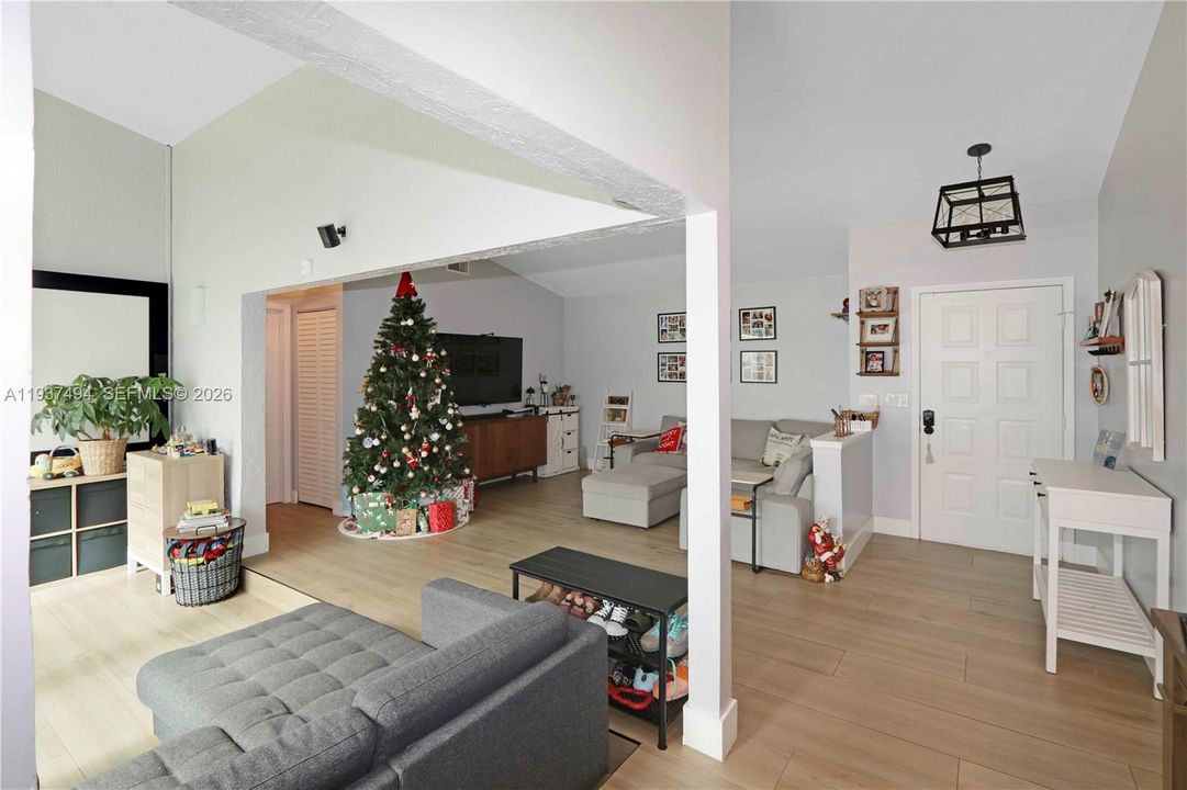 En Venta: $624,900 (3 camas, 2 baños, 1345 Pies cuadrados)