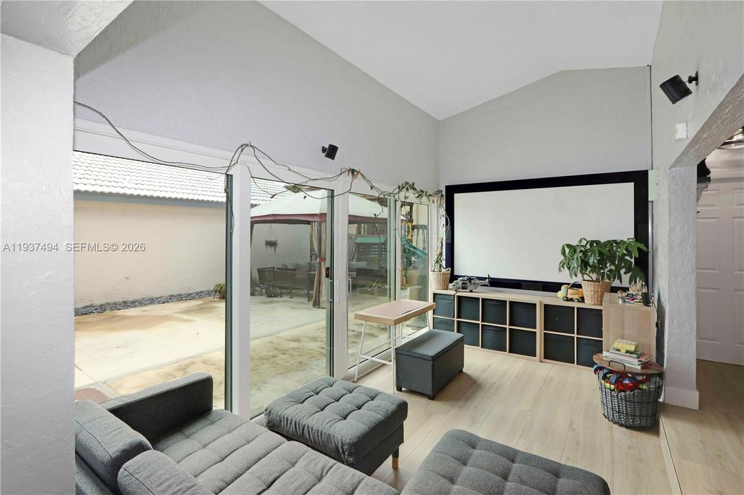 En Venta: $624,900 (3 camas, 2 baños, 1345 Pies cuadrados)