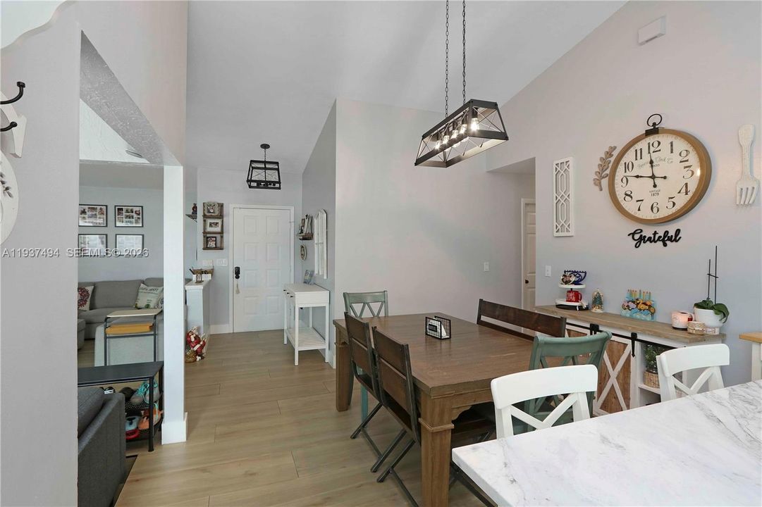 En Venta: $624,900 (3 camas, 2 baños, 1345 Pies cuadrados)