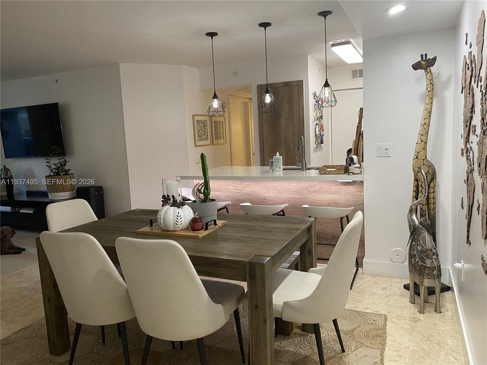 出租: $2,850 (3 贝兹, 2 浴室, 1240 平方英尺)