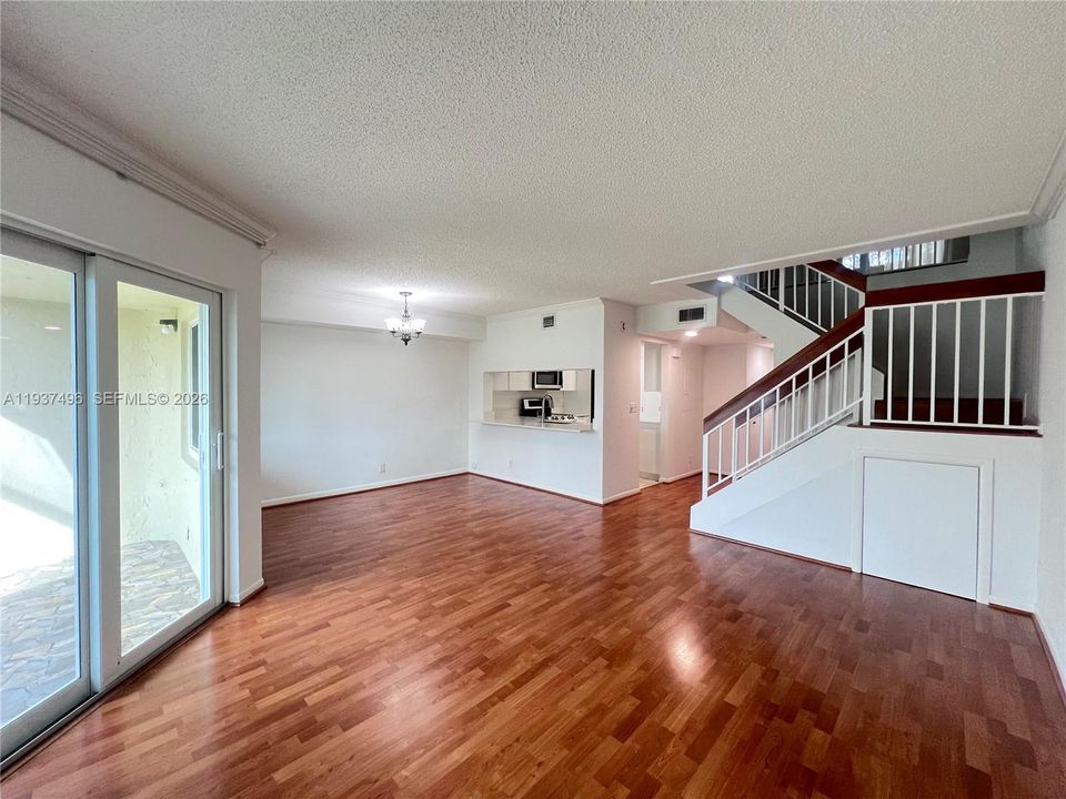 В аренду: $2,700 (2 спален, 2 ванн, 1340 Квадратных фут)