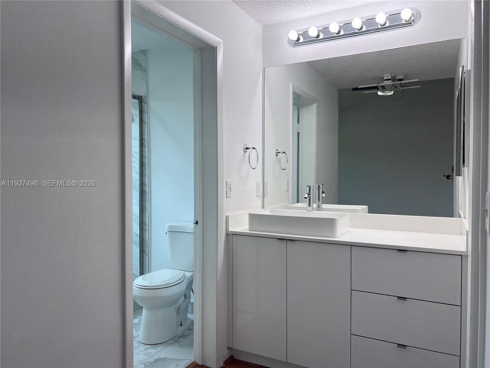 В аренду: $2,700 (2 спален, 2 ванн, 1340 Квадратных фут)