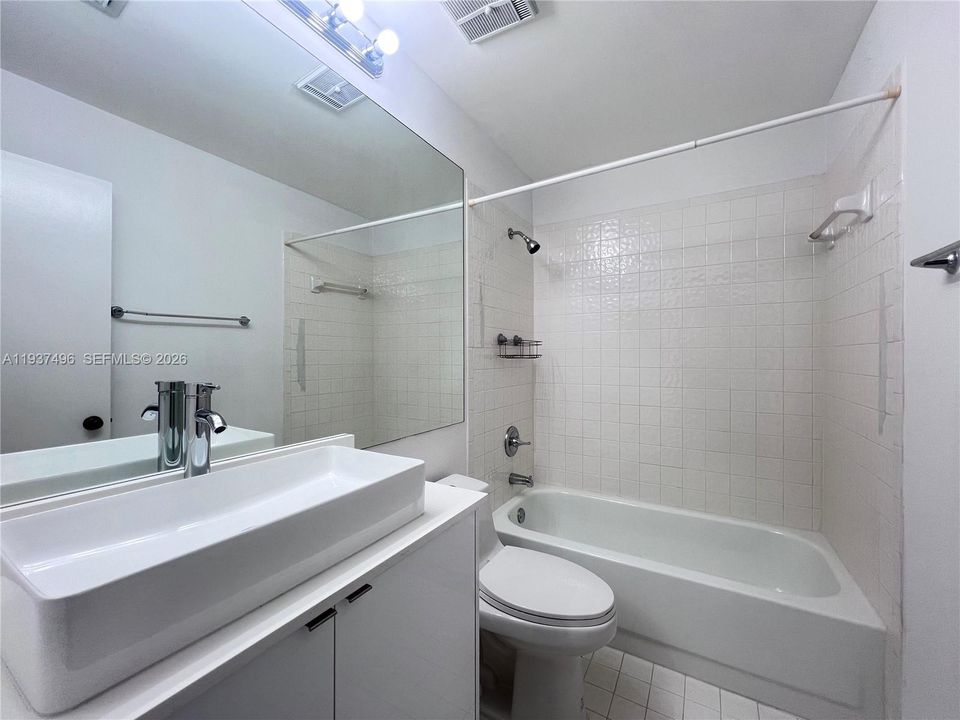 В аренду: $2,700 (2 спален, 2 ванн, 1340 Квадратных фут)