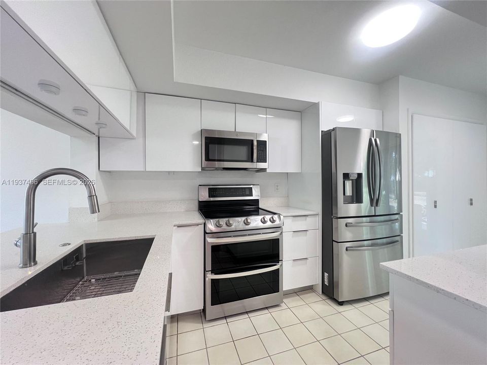 В аренду: $2,700 (2 спален, 2 ванн, 1340 Квадратных фут)