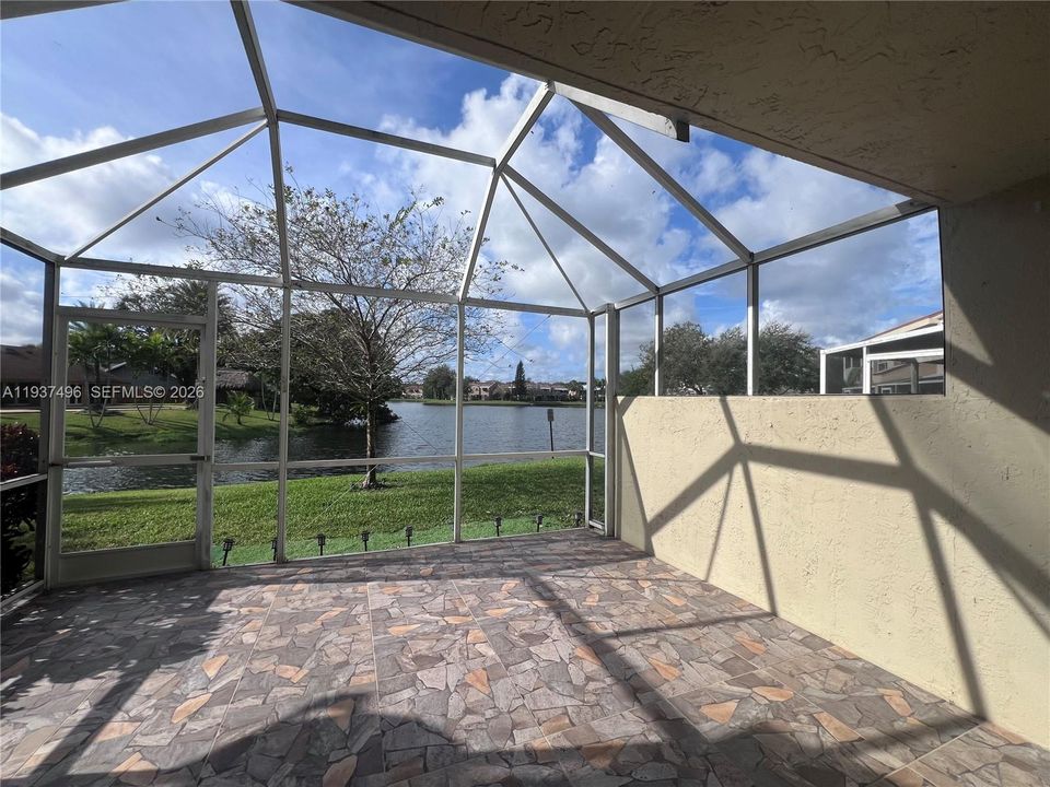 В аренду: $2,700 (2 спален, 2 ванн, 1340 Квадратных фут)