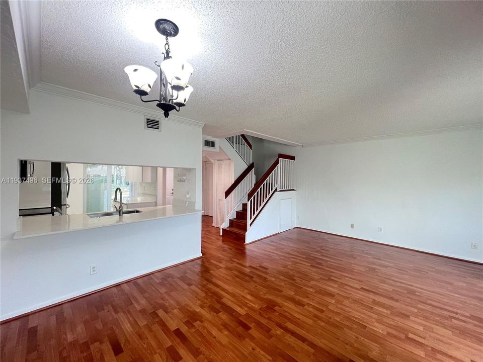 В аренду: $2,700 (2 спален, 2 ванн, 1340 Квадратных фут)