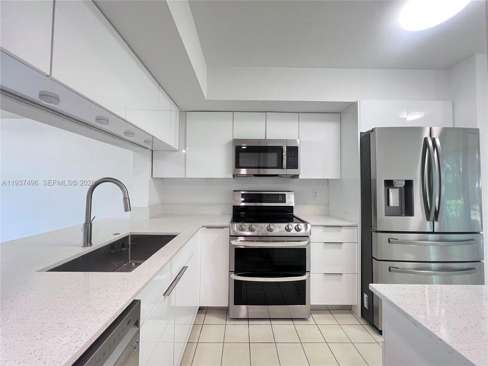 В аренду: $2,700 (2 спален, 2 ванн, 1340 Квадратных фут)