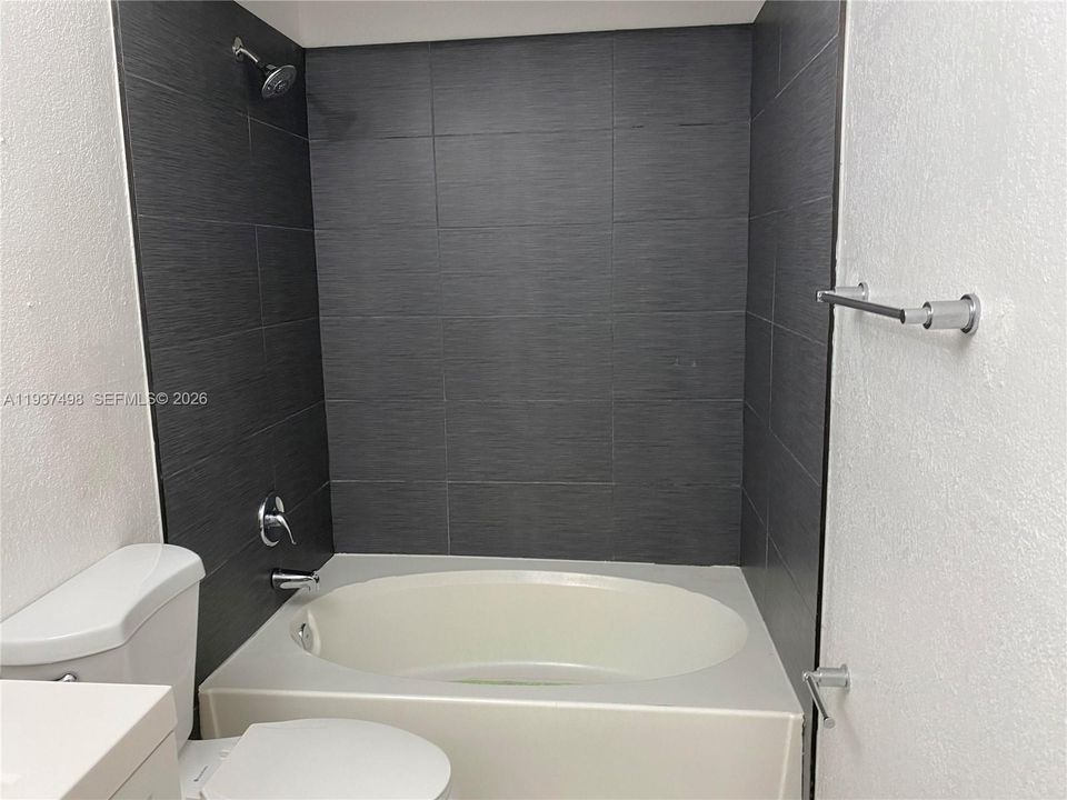 出租: $1,950 (1 贝兹, 1 浴室, 588 平方英尺)