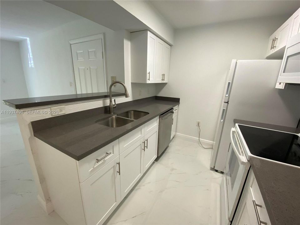 出租: $1,950 (1 贝兹, 1 浴室, 588 平方英尺)