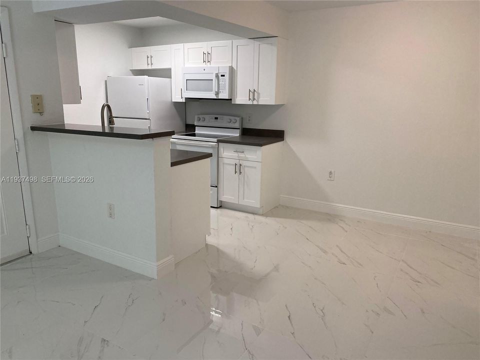 出租: $1,950 (1 贝兹, 1 浴室, 588 平方英尺)