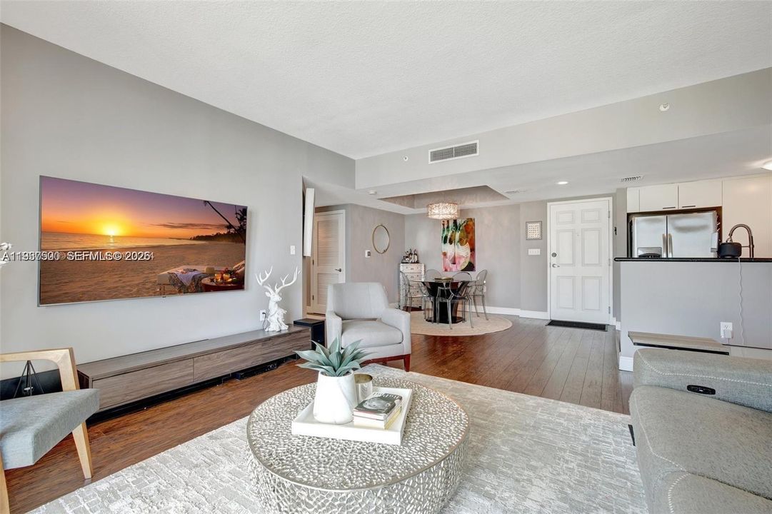 出租: $3,550 (3 贝兹, 2 浴室, 1482 平方英尺)