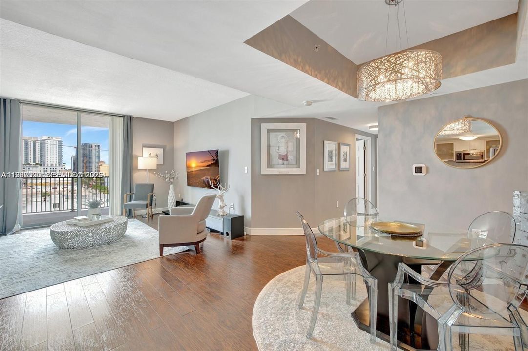 出租: $3,550 (3 贝兹, 2 浴室, 1482 平方英尺)