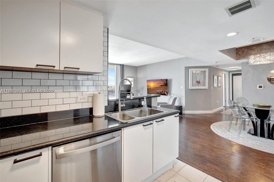 出租: $3,550 (3 贝兹, 2 浴室, 1482 平方英尺)