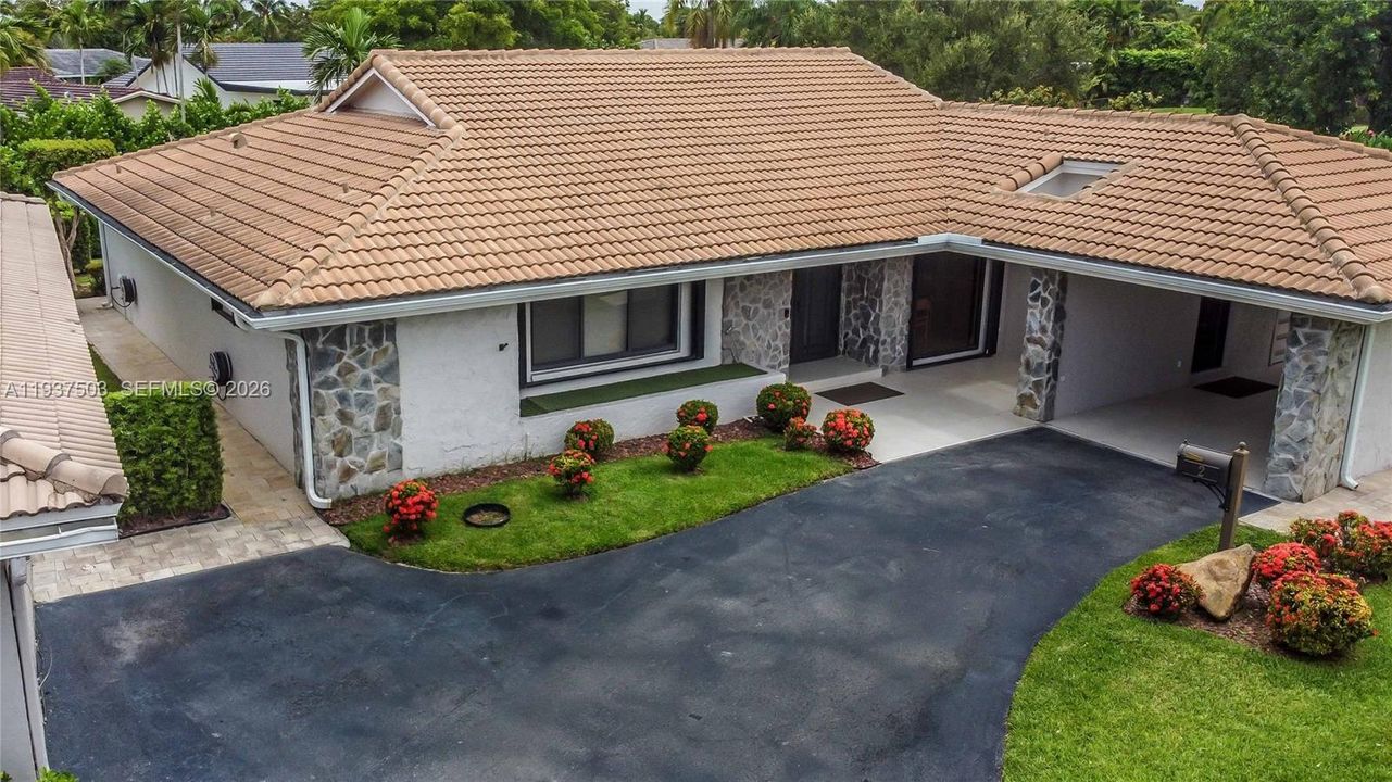 For Sale: $835,000 (3 beds, 3 baths, 2410 Square Feet)