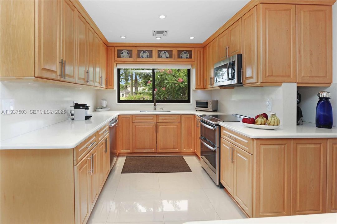 For Sale: $835,000 (3 beds, 3 baths, 2410 Square Feet)