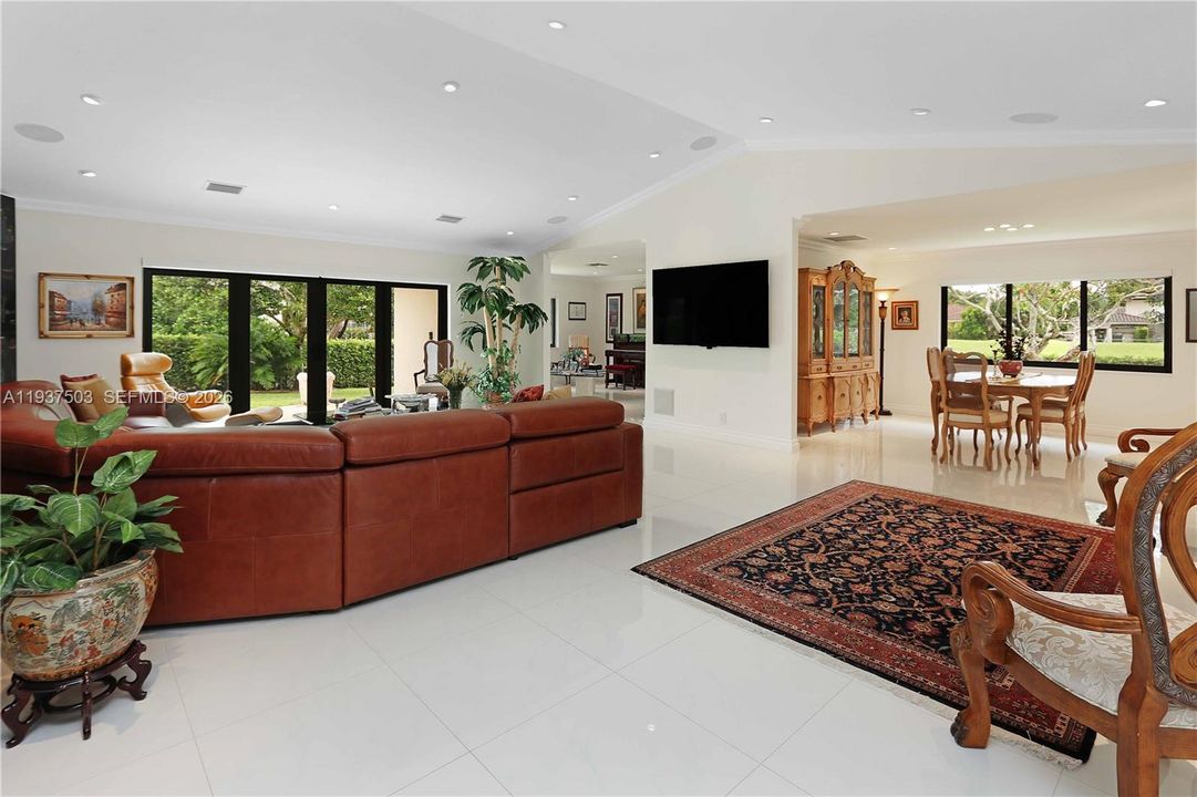 For Sale: $835,000 (3 beds, 3 baths, 2410 Square Feet)