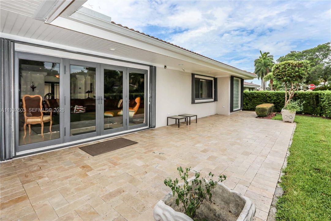 For Sale: $835,000 (3 beds, 3 baths, 2410 Square Feet)