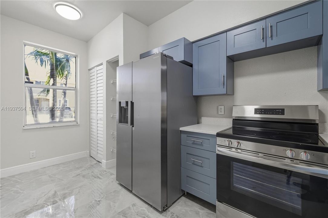 For Rent: $3,000 (2 beds, 2 baths, 1040 Square Feet)