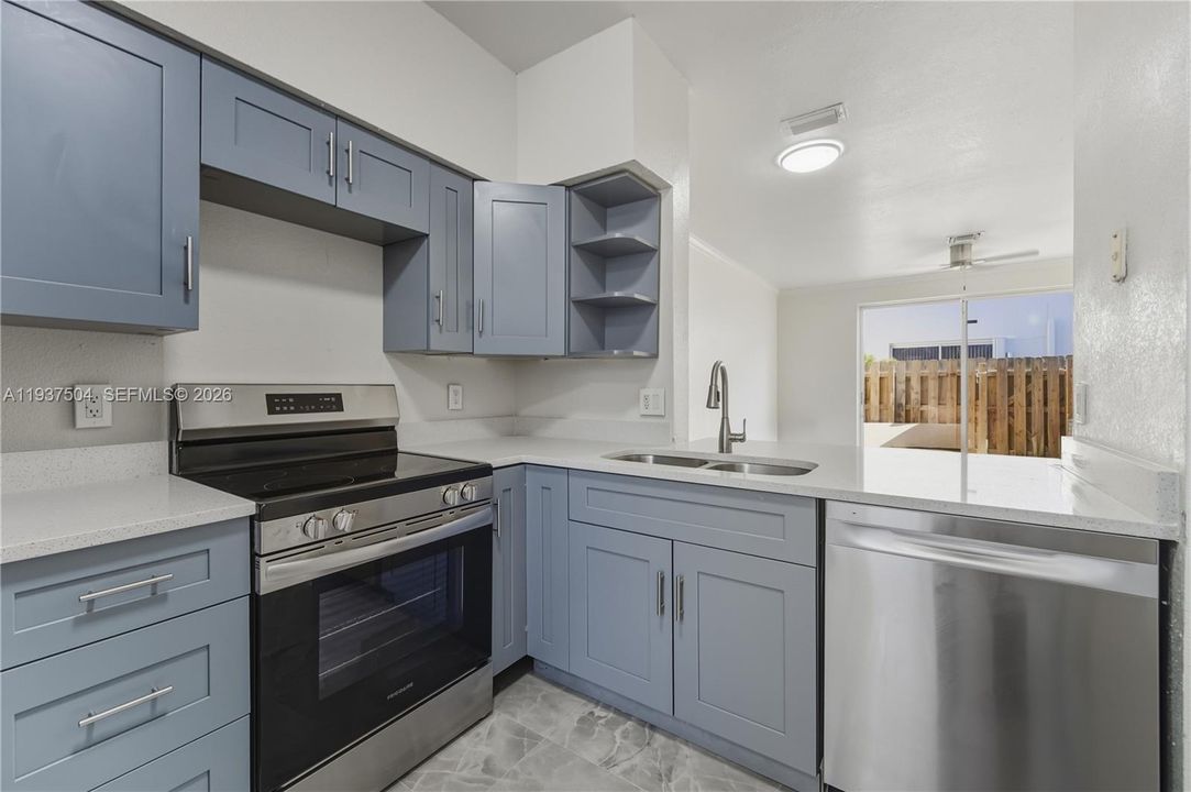 For Rent: $3,000 (2 beds, 2 baths, 1040 Square Feet)