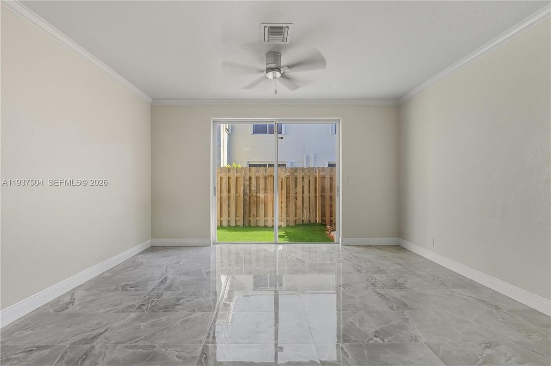 For Rent: $3,000 (2 beds, 2 baths, 1040 Square Feet)