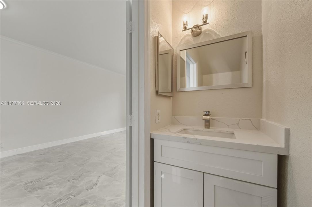 For Rent: $3,000 (2 beds, 2 baths, 1040 Square Feet)