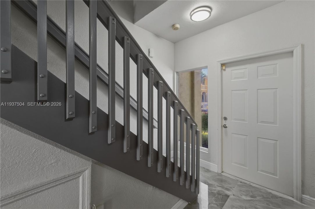 For Rent: $3,000 (2 beds, 2 baths, 1040 Square Feet)