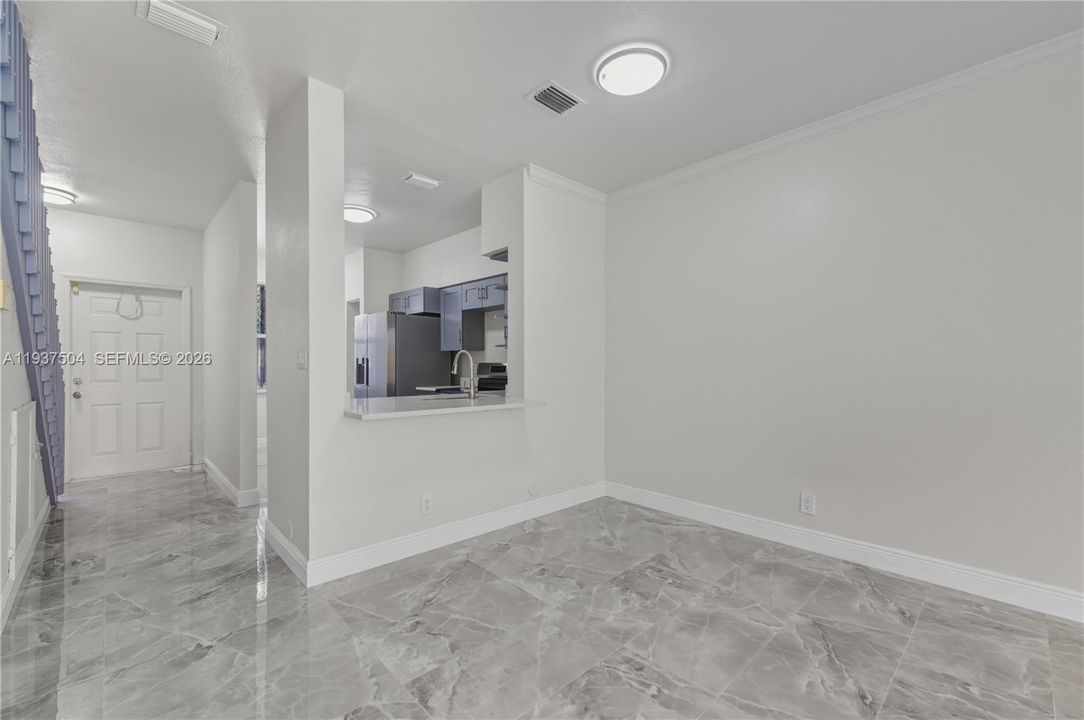 For Rent: $3,000 (2 beds, 2 baths, 1040 Square Feet)