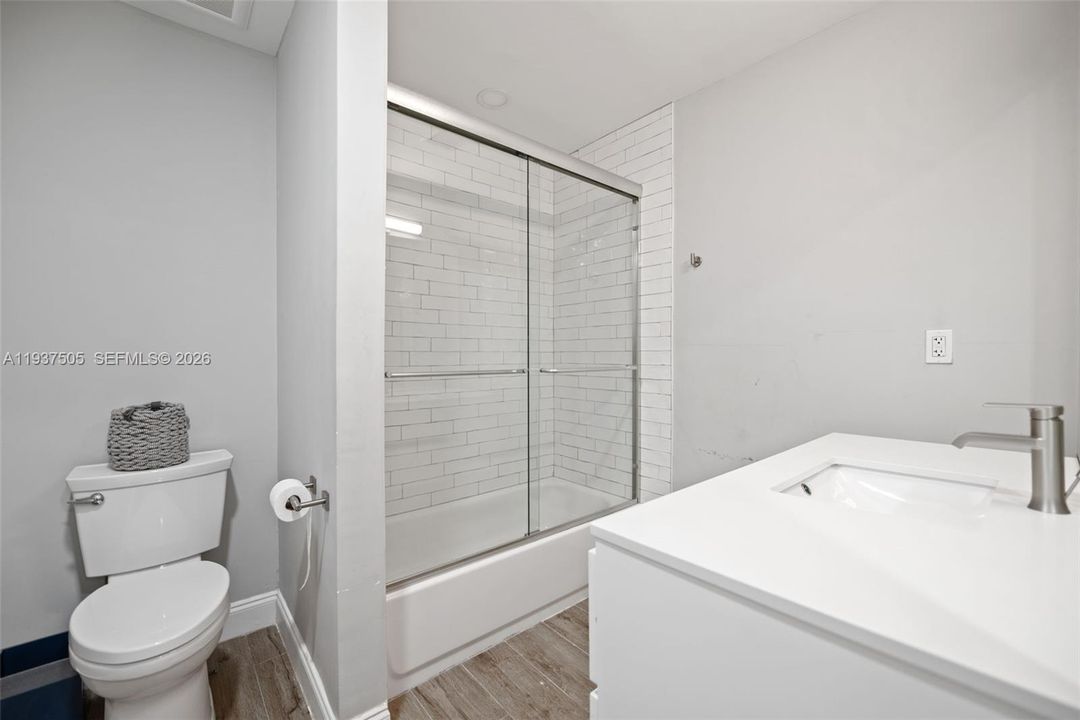 En Venta: $1,009,999 (4 camas, 4 baños, 2563 Pies cuadrados)