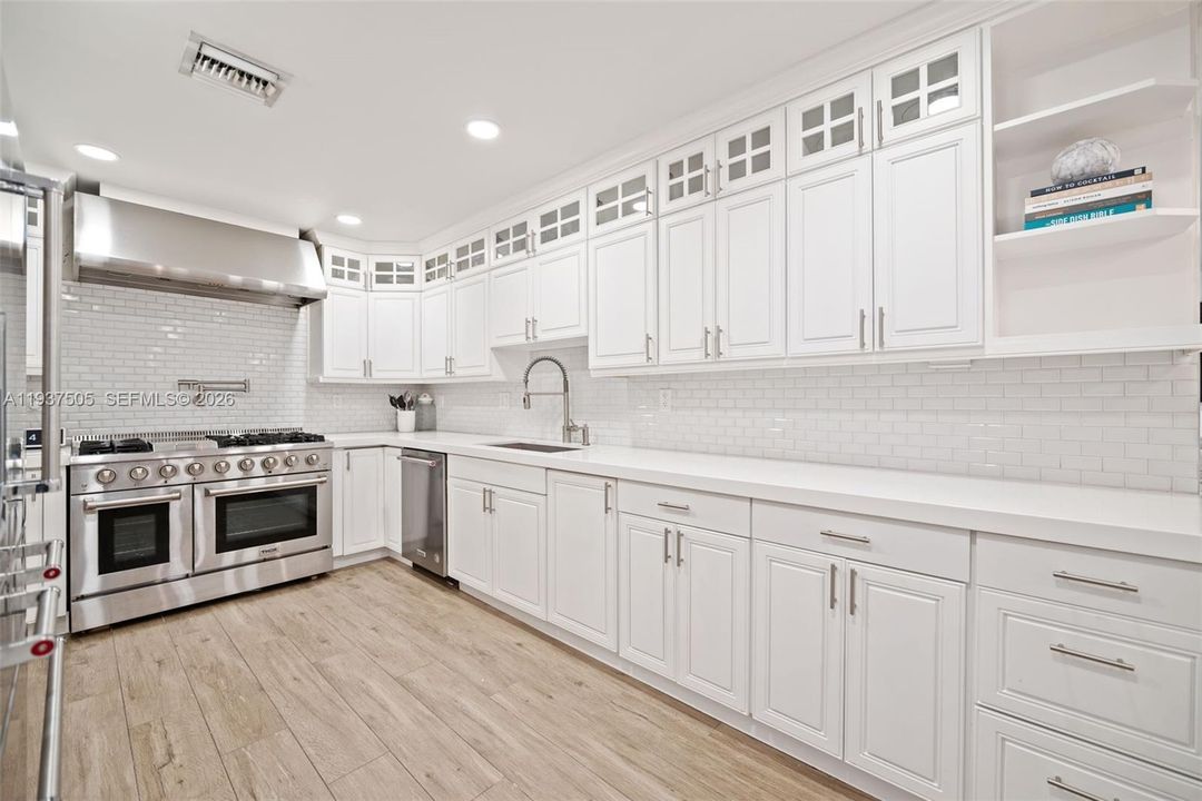 En Venta: $1,009,999 (4 camas, 4 baños, 2563 Pies cuadrados)