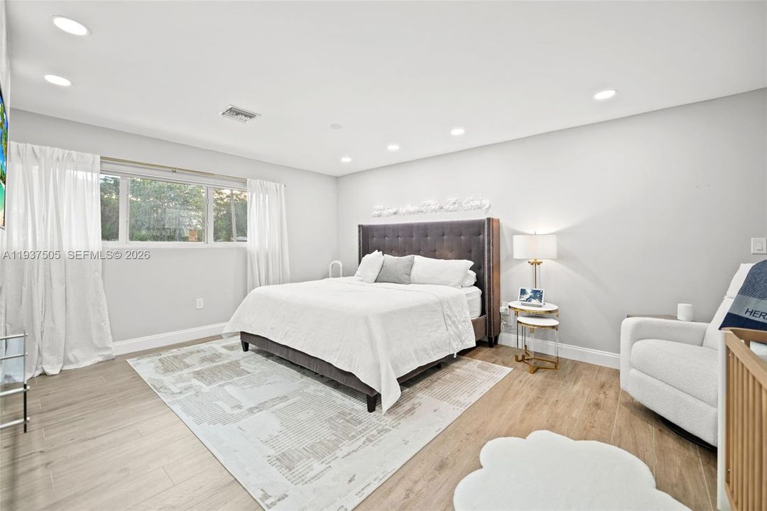 En Venta: $1,009,999 (4 camas, 4 baños, 2563 Pies cuadrados)